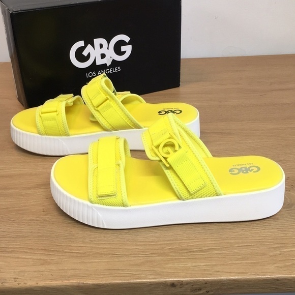 New WB Woman’s GBG Sadee Sandals - Picture 3 of 7